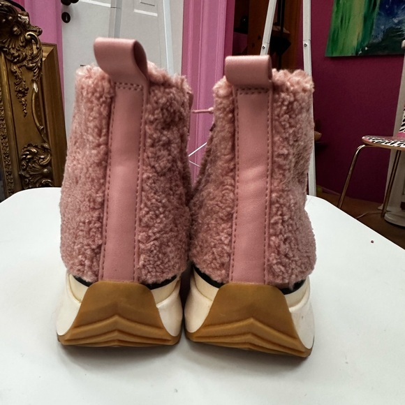 Steve Madden Pink Fuzzy Converse Sneaker size 10 - Picture 5 of 7